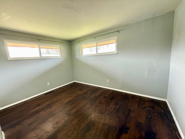 Building Photo - Charming 3 Bed, 2 Bath Ranch