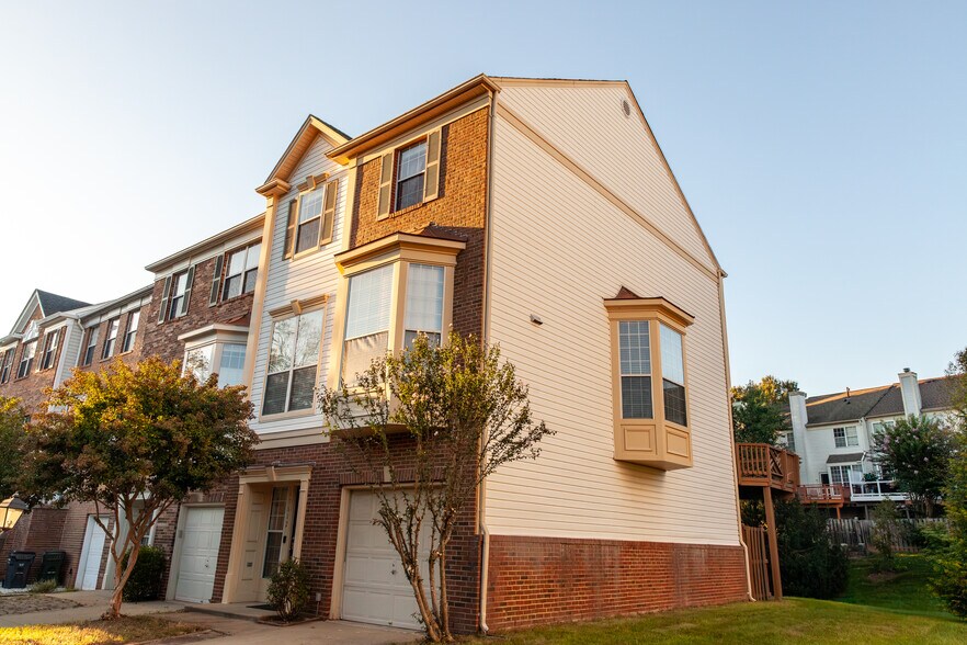 Building Photo - 47612 Watkins Island Square
