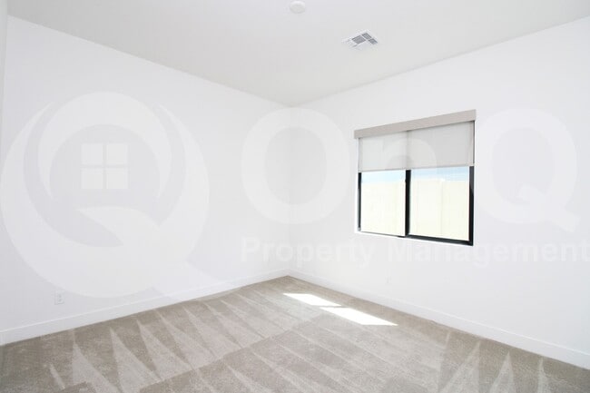 Building Photo - 813 E Corral Rd