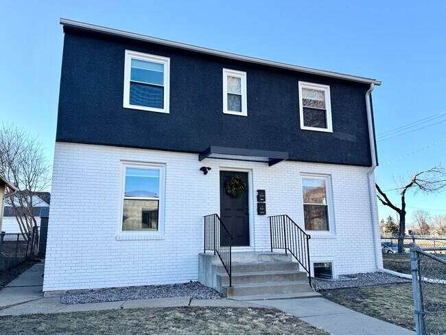 Building Photo - 923 Oliver Ave N