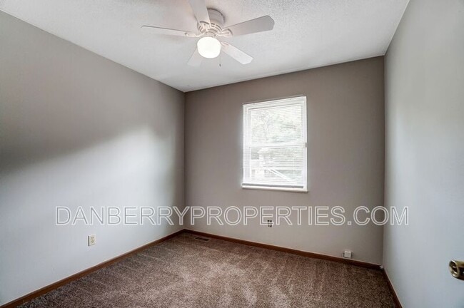 Building Photo - 3540 Willow Run Dr