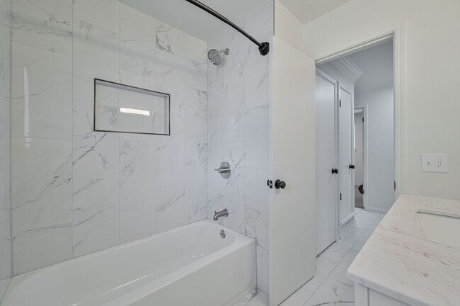 Building Photo - 3912 Parkwoods Ln