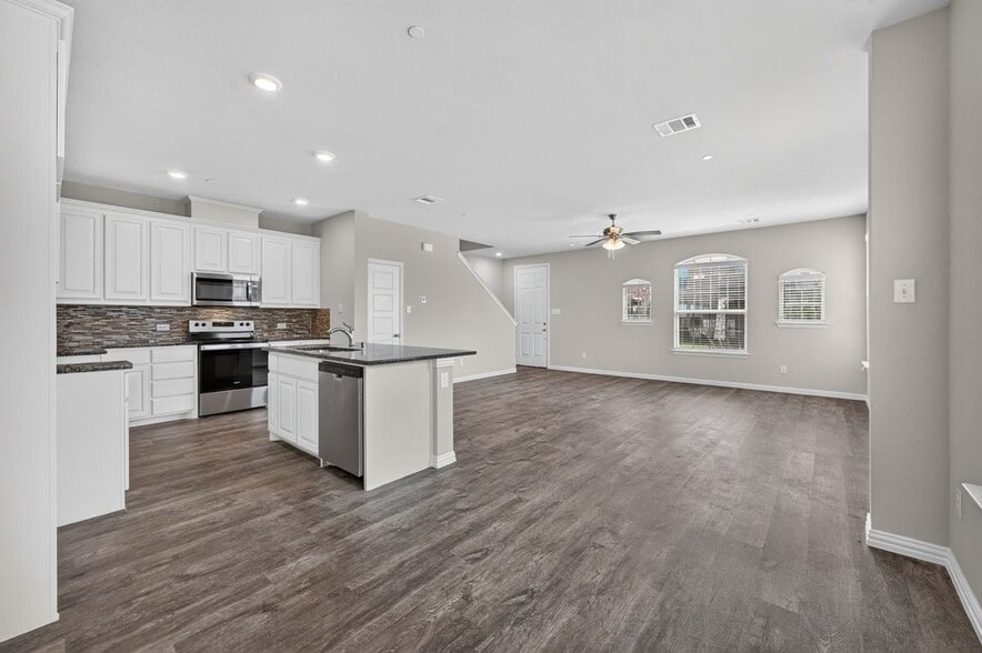 Building Photo - 3316 Solana Cir