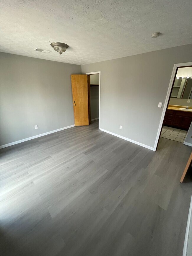 Building Photo - (22) 98-100 Woodruff Avenue