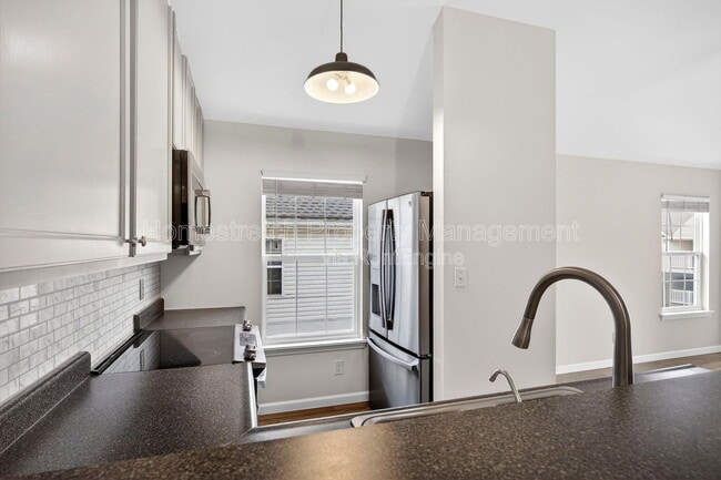 Building Photo - 531 Saravalle Dr