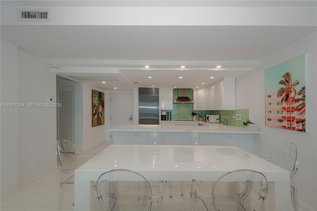 Building Photo - 2301 Collins Ave