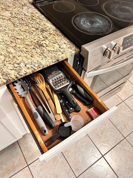 Building Photo - 4294 Tanglewilde Dr S