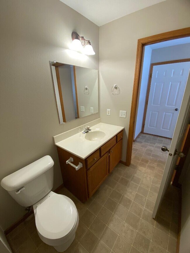 Building Photo - 1451 Summit St