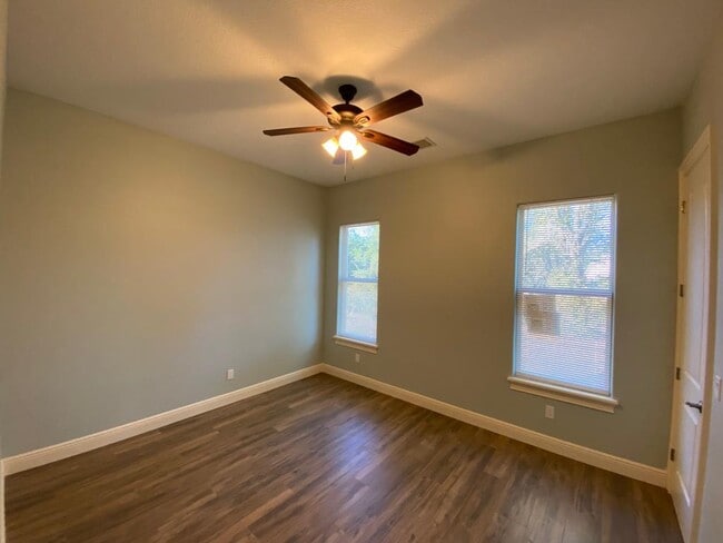 Building Photo - 921 Foxfire Trail