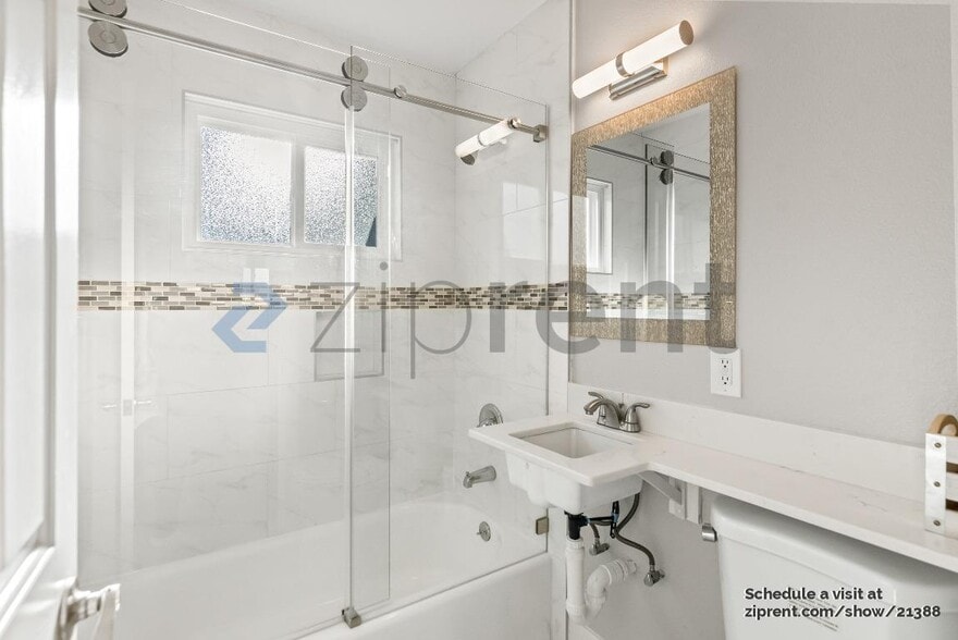 Building Photo - 2435 Denevi Dr