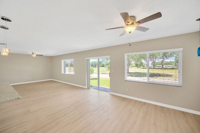 Building Photo - 2 BR, 2 BA Home in the Mainlands on the 18...