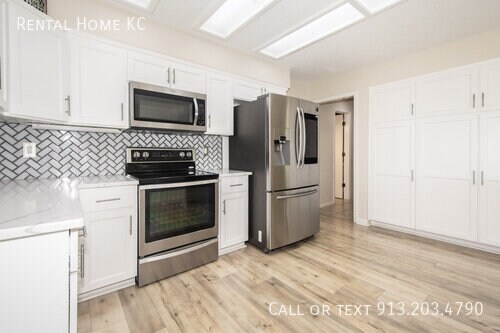 Building Photo - 15730 W Locust St