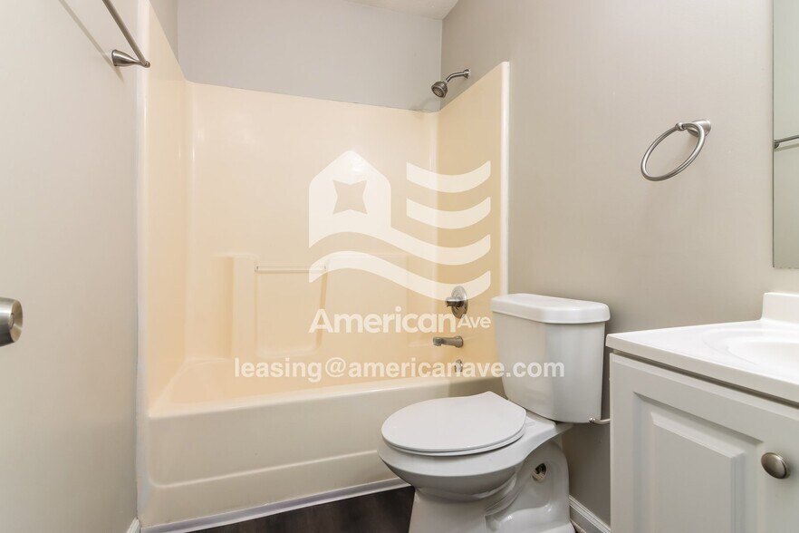 Building Photo - 1544 Holland Ave