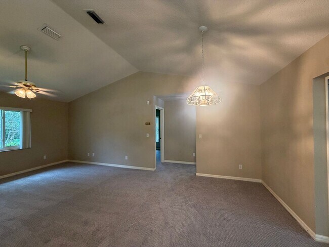 Building Photo - 118 Edison St
