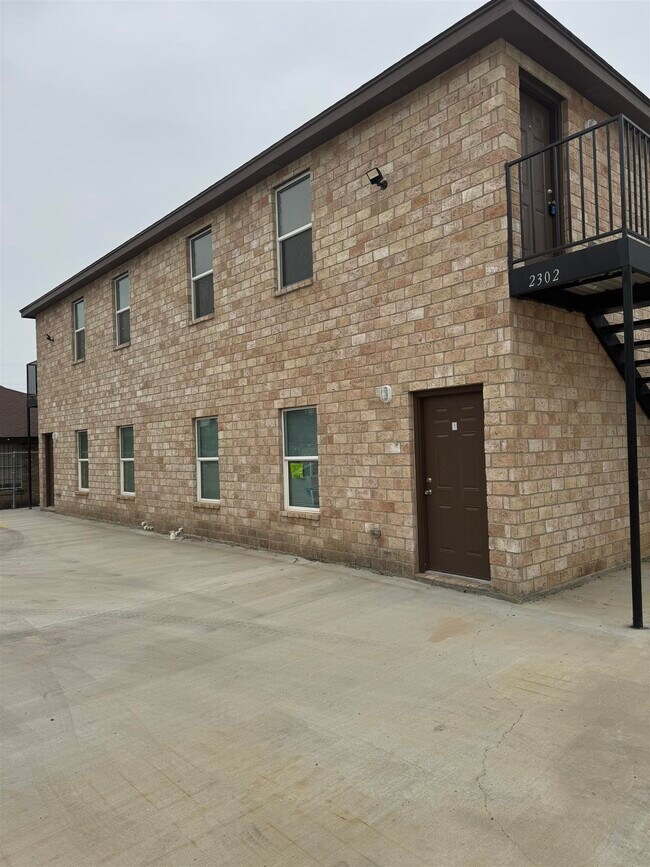 Building Photo - 2302 Rosario St
