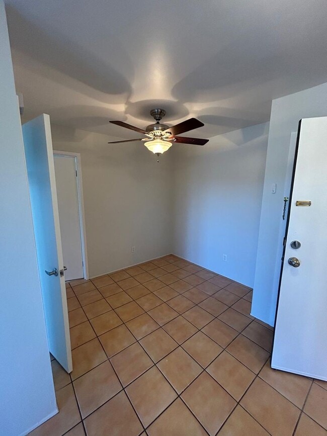 Building Photo - Spacious 1 bedroom Condo with Beautiful Views! Water, sewer, and trash included! Move In Ready! M...