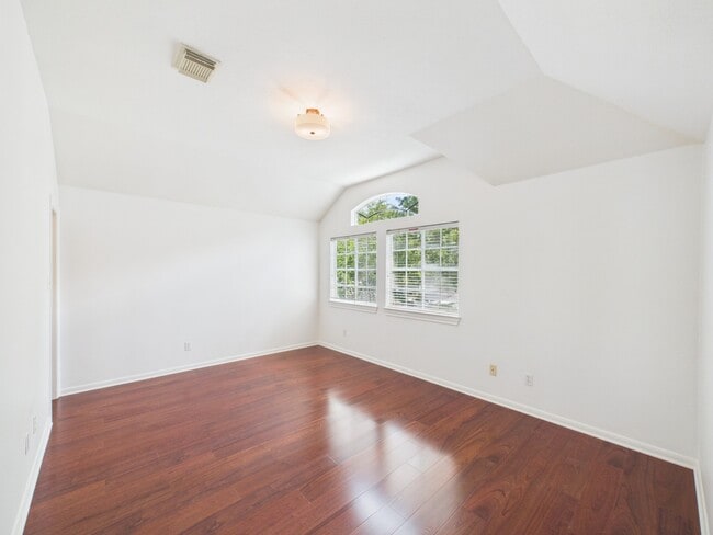 Building Photo - 5407 Lake Pl Dr