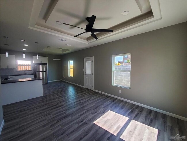 Building Photo - 1305 E Iris Ave