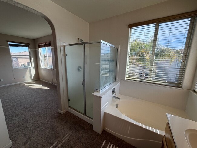 Building Photo - Spacious Home in Quiet Area