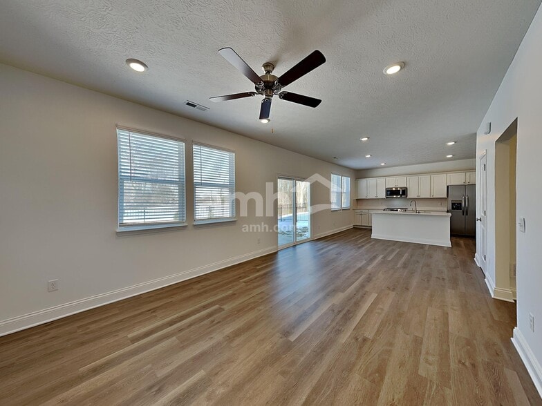 Building Photo - 1076 Broyles Xing