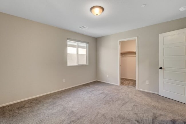 Building Photo - Don't miss this Top Notch 4 Bedroom, Beaut...