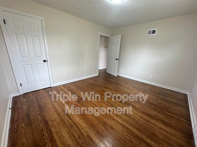 Building Photo - 3155 O Hare Dr