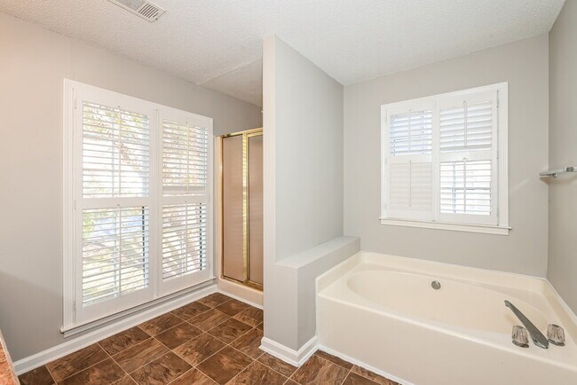 Building Photo - 2660 Windstream Way NW