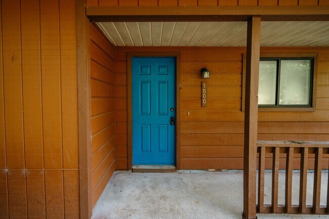 Building Photo - 2/1 Townhome in Twin Lakes