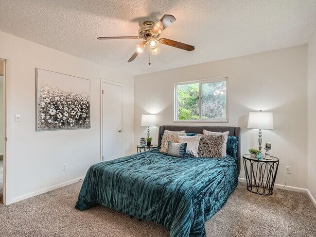 Building Photo - 3 Bedroom/2 Bathroom Ranch Home with 2 car...