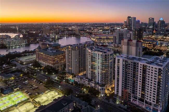 Building Photo - 450 Knights Run Ave