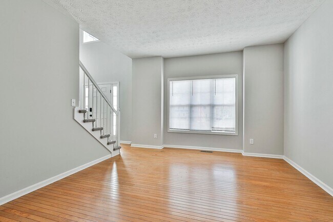 Building Photo - 4 Bed 2.5 bath in Fayette close to Everything!