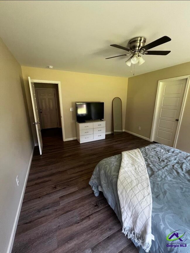 Building Photo - 225 Addison Ln