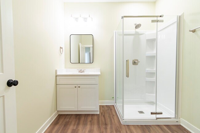 Building Photo - RnR Duplex SoBro