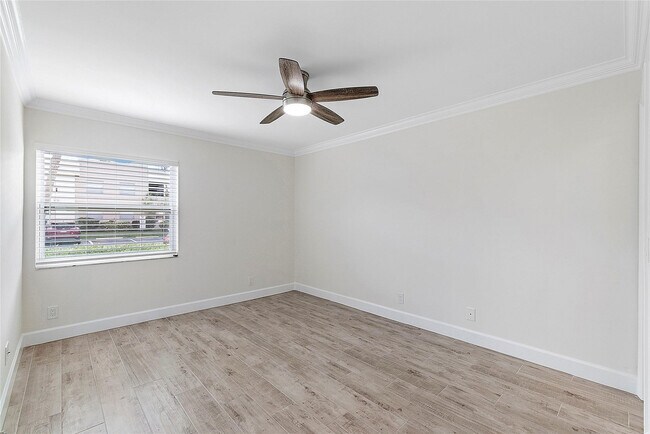 Building Photo - 347 Capri H