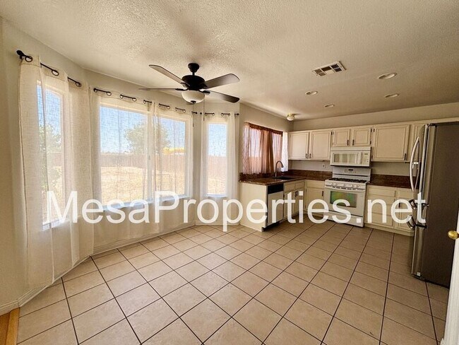 Building Photo - 12530 High Desert Rd