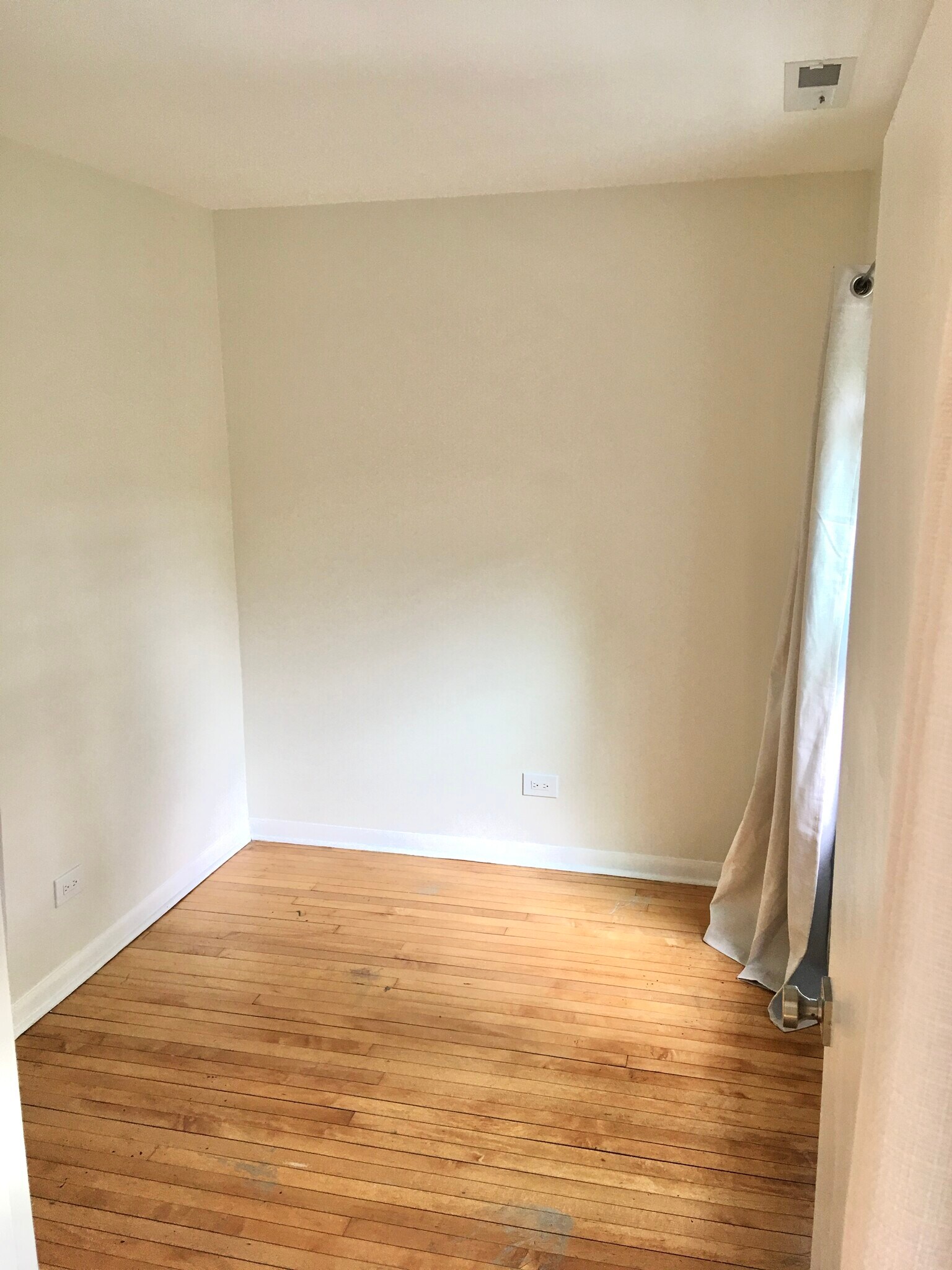 Building Photo - 3148 N Clifton Ave