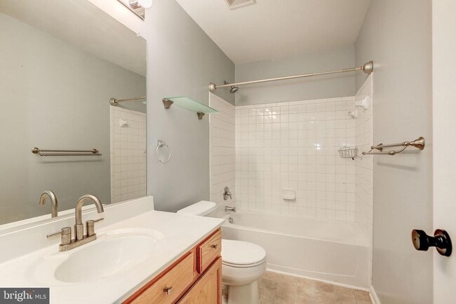 Building Photo - 151 Brynwood St