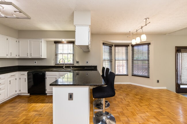 Building Photo - 6085 Tara Hill Dr