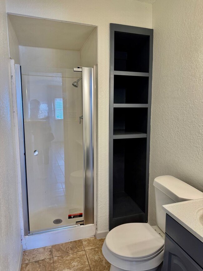 Building Photo - Fully Remodeled 4 Bedroom / 3 Bath Home with Two Primary Suites!