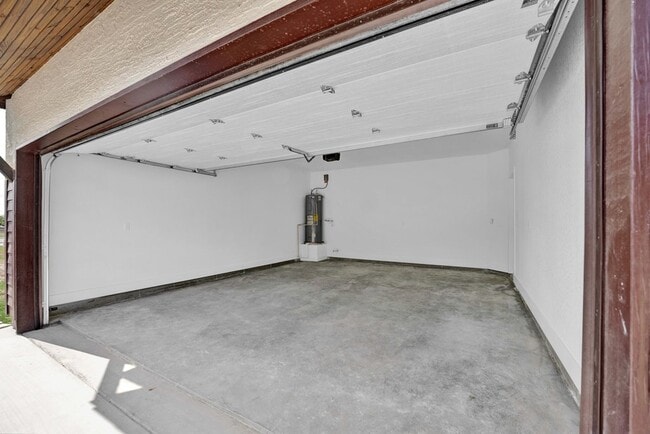 Building Photo - 1105 Lois St