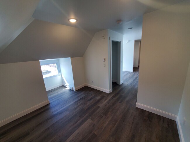 Building Photo - 308 Hill St