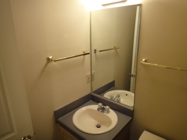 Building Photo - 3Bed/3Bath Available Soon!