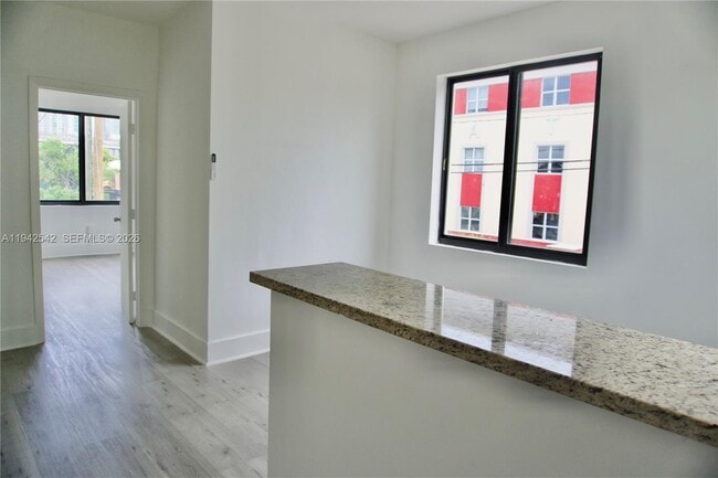 Building Photo - 337 SW 5th Ave