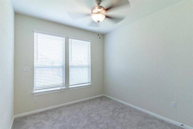 Building Photo - 6802 Pleasanton Pkwy
