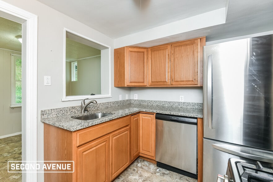 Building Photo - 43 Glenview Ave