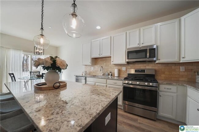 Building Photo - 358 Redclover Ln