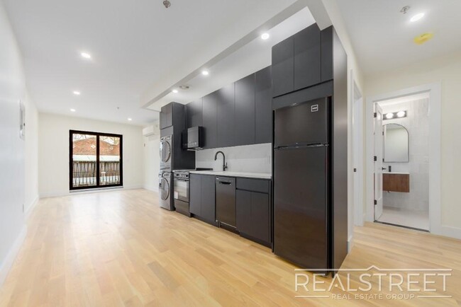 Building Photo - Brand New 2 bed with in unit WD Shared Roo...