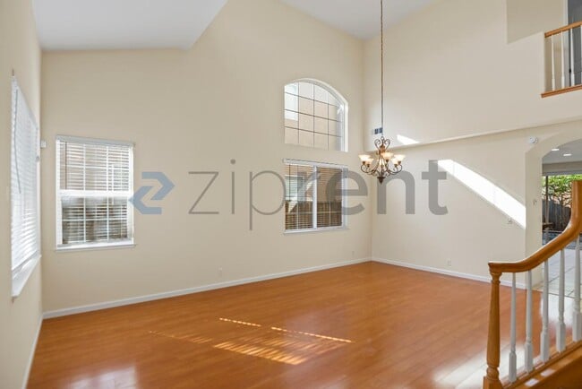 Building Photo - 709 Buriat St