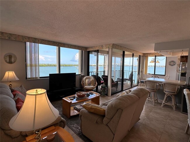 Building Photo - 6295 Bahia Del Mar Cir