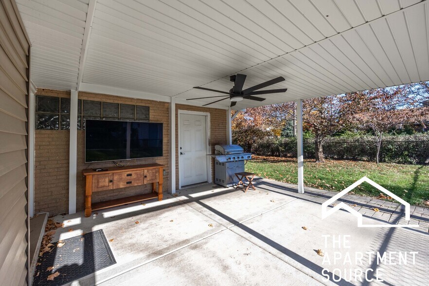 Building Photo - 7225 E Prairie Rd